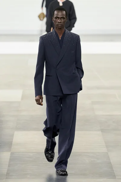 Look 30